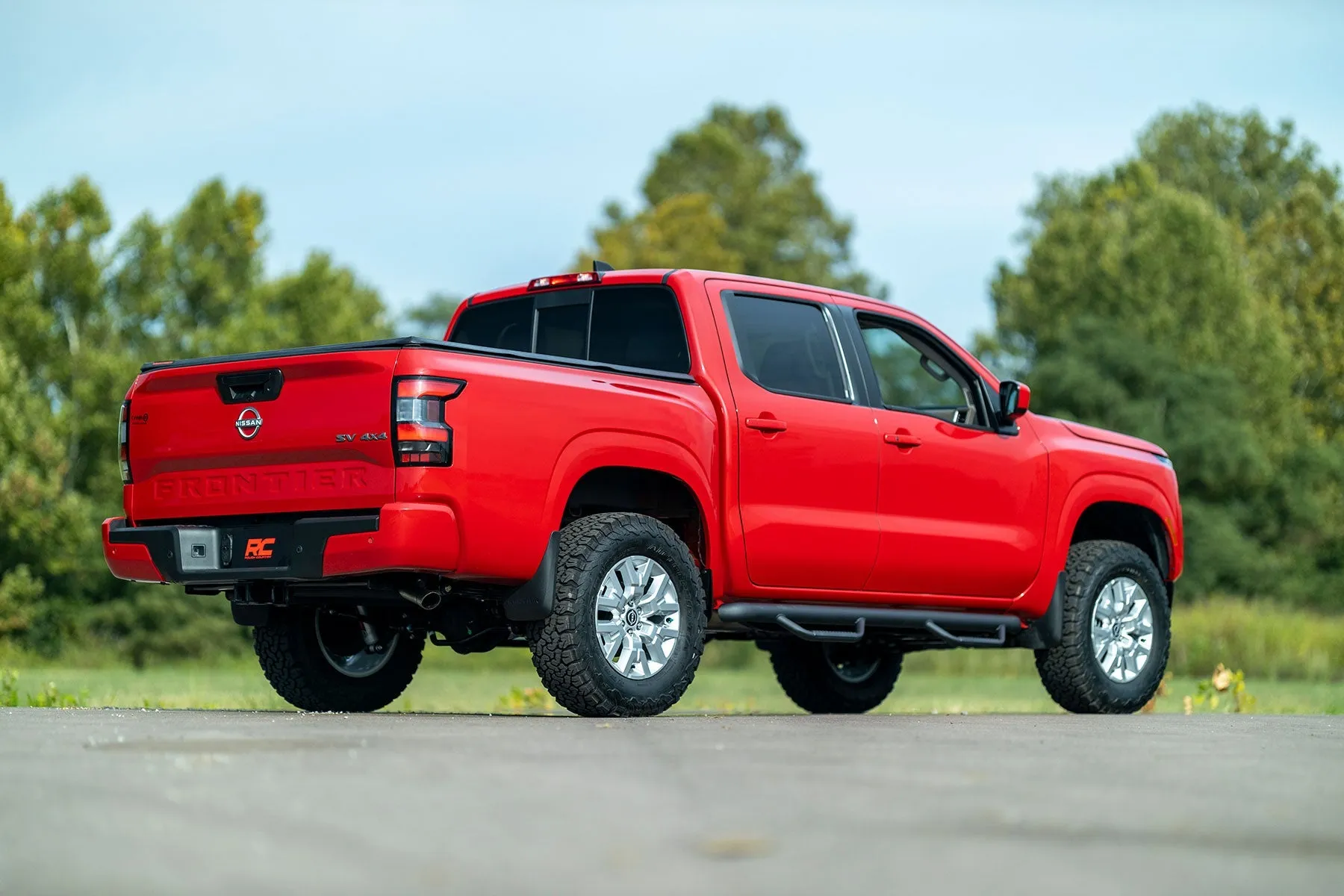 Rough Country Lift Kit Nissan Frontier 2WD/4WD (05-22) [2.5" Lift] w/ w/ Red or Aluminum Spacers