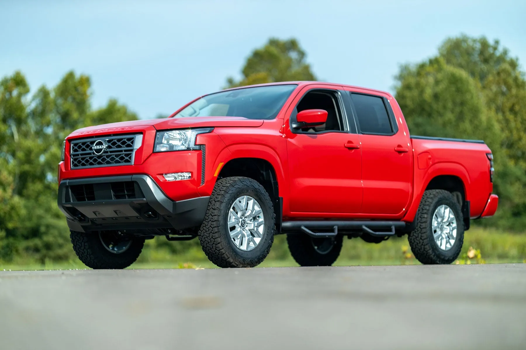 Rough Country Lift Kit Nissan Frontier 2WD/4WD (05-22) [2.5" Lift] w/ w/ Red or Aluminum Spacers