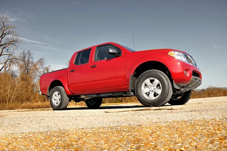 Rough Country Lift Kit Nissan Frontier 2WD/4WD (05-22) [2.5" Lift] w/ w/ Red or Aluminum Spacers